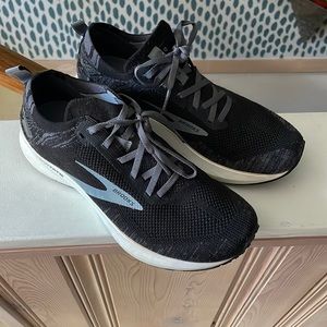 Brooks Women’s Levitate 4 Running shoes 8.5M